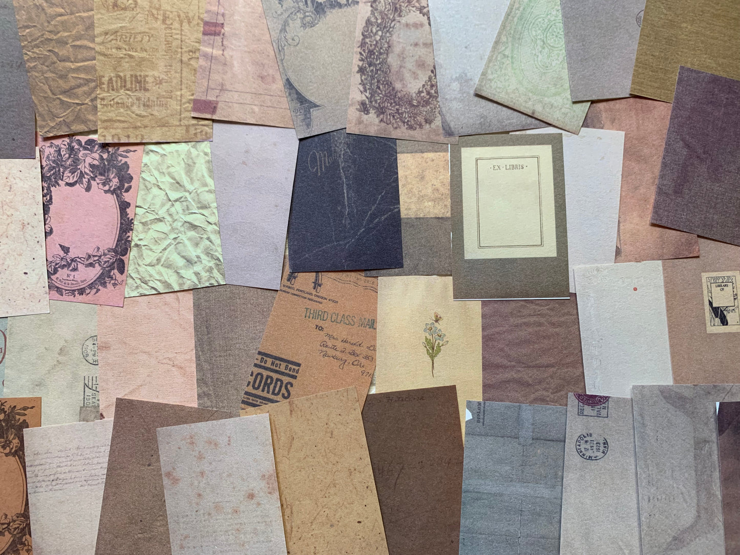 Set of 100 papers - Texture