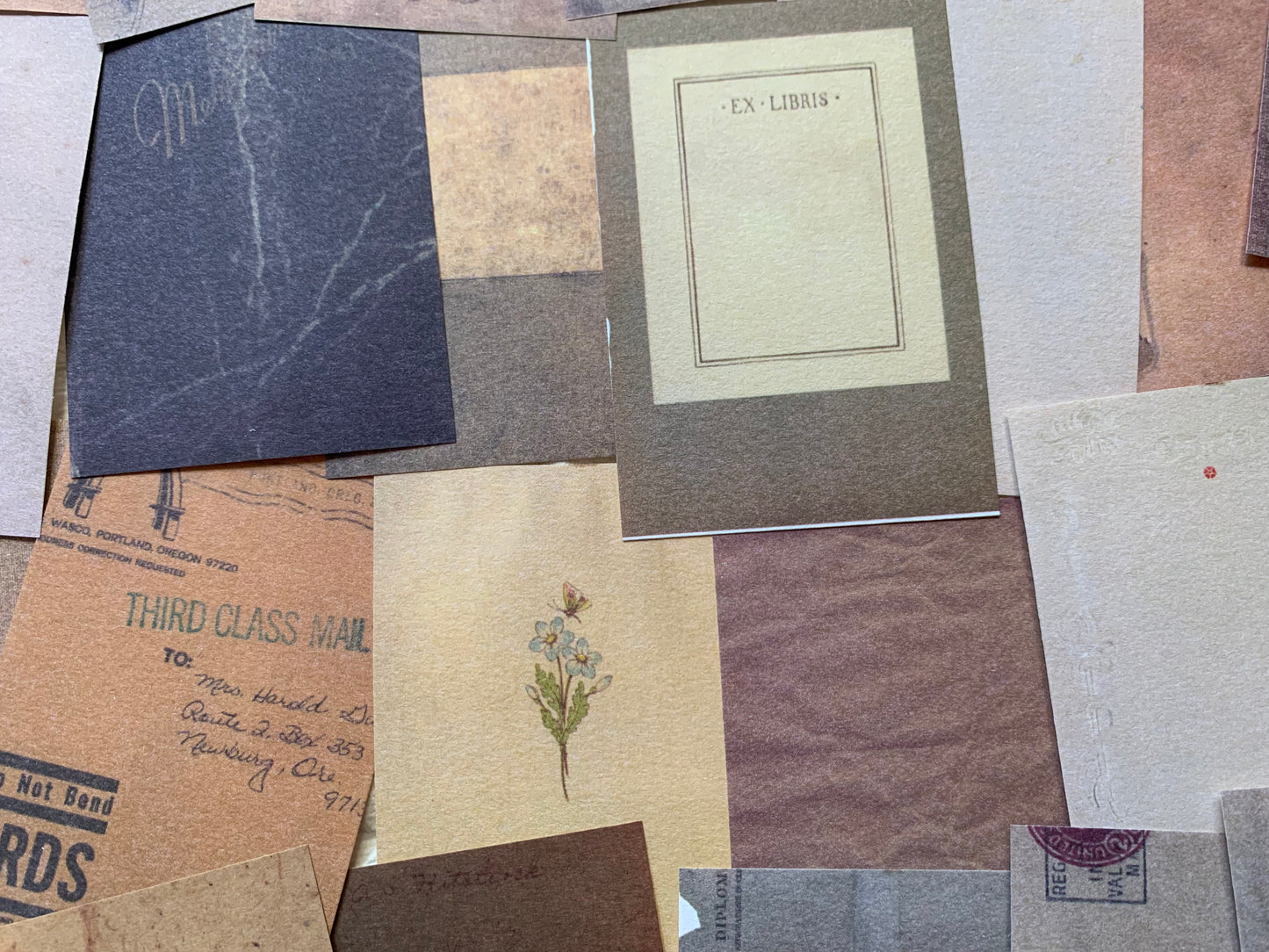 Set of 100 papers - Texture