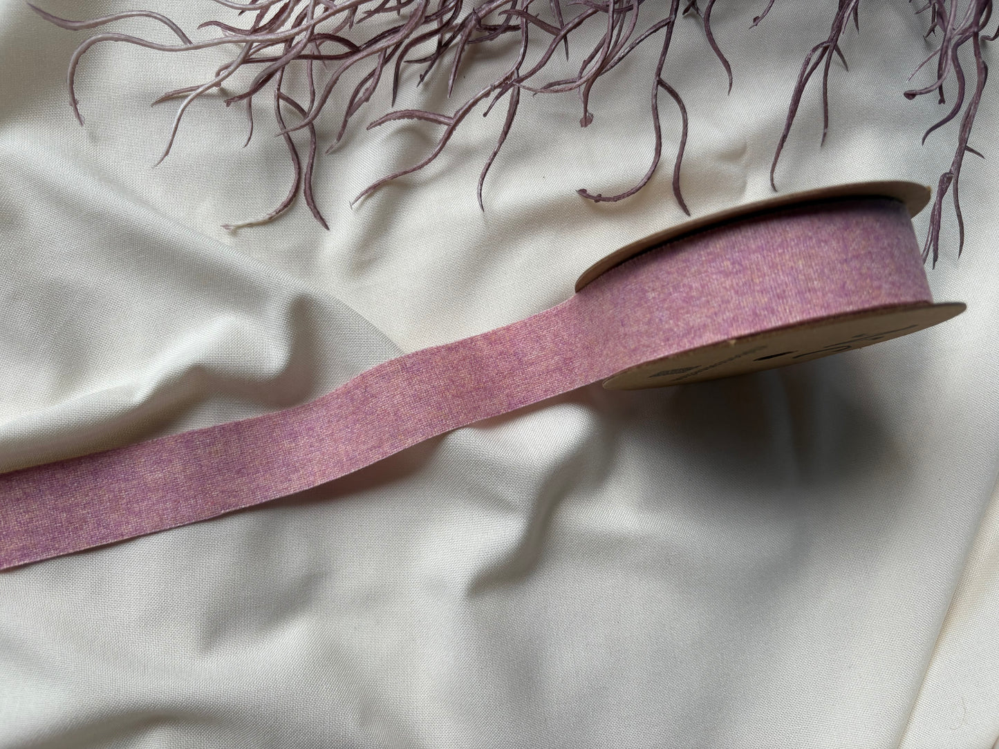 Aesthetic Textured Lace - Pink