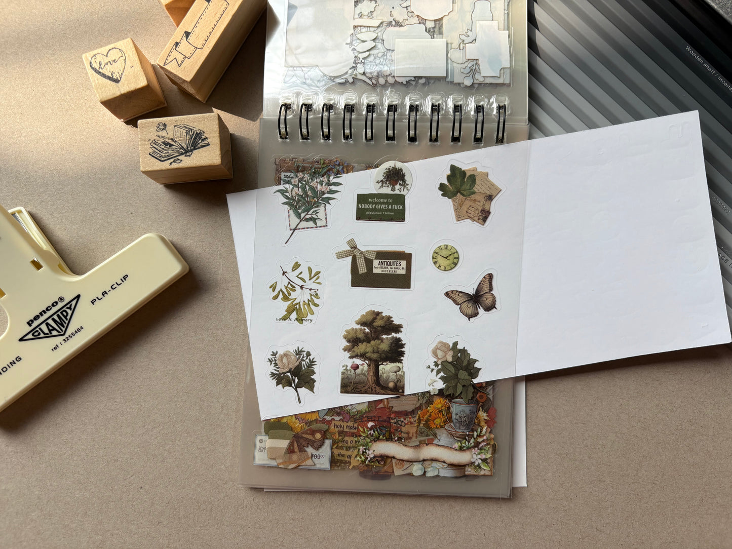 Spiral Vintage Booklet - Green