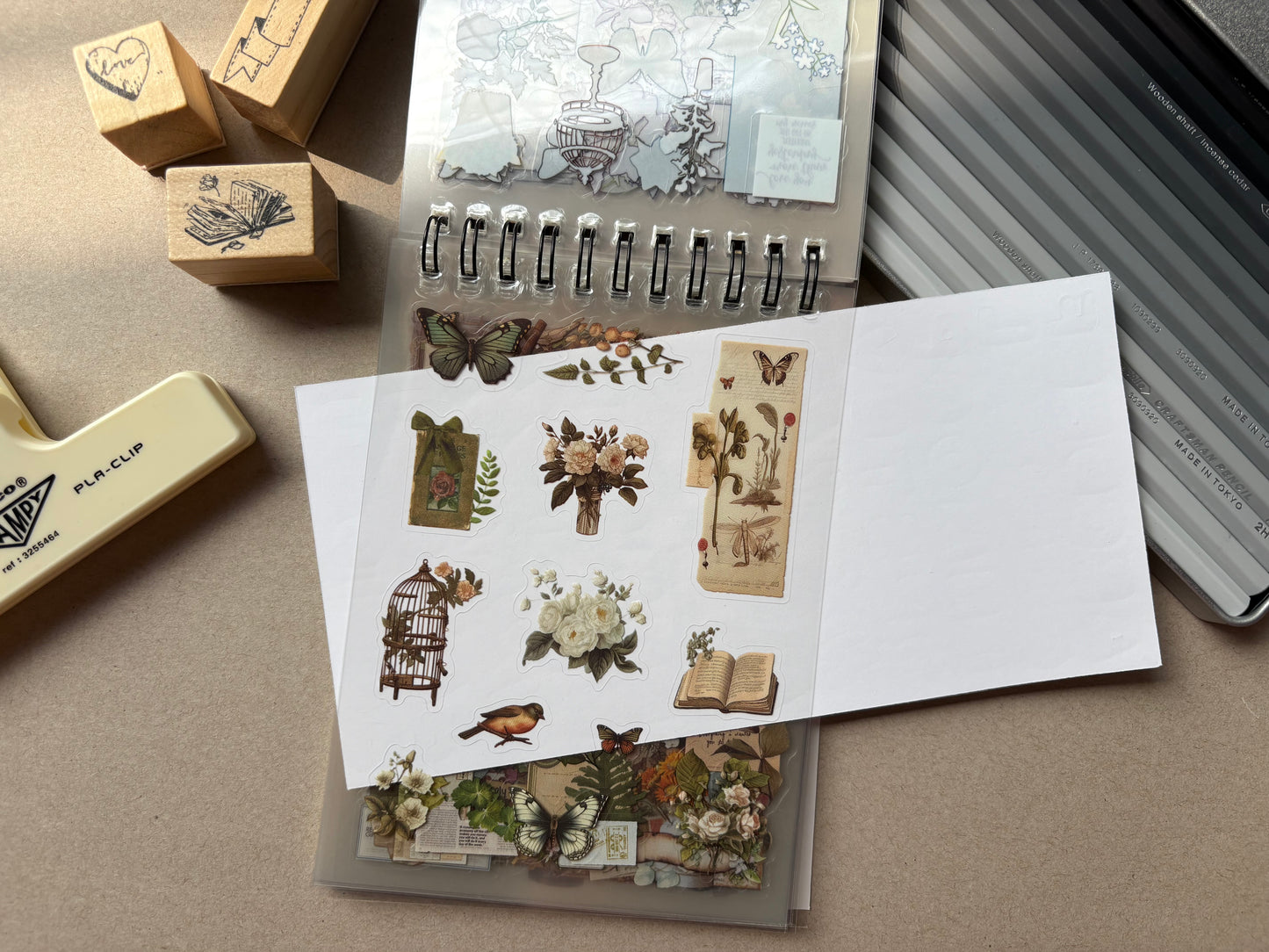 Spiral Vintage Booklet - Green