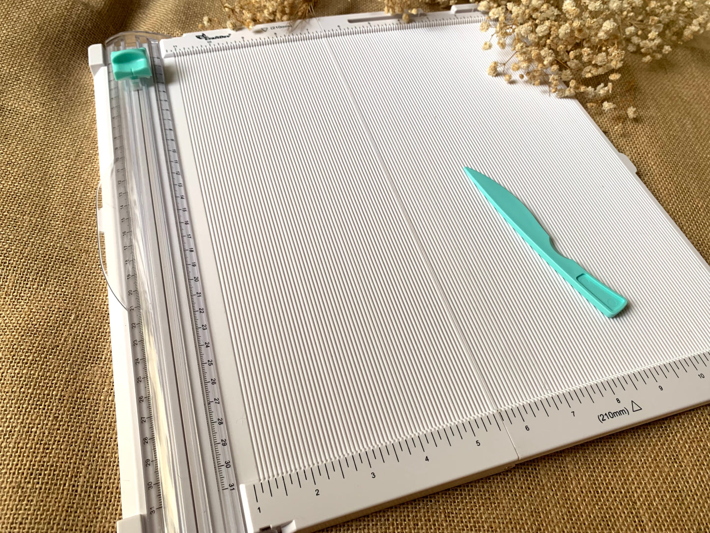 Paper Cutter + Score Board